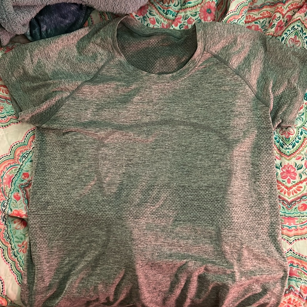 LULULEMON NWOT swiftly tech size 12 gray (slate/white)